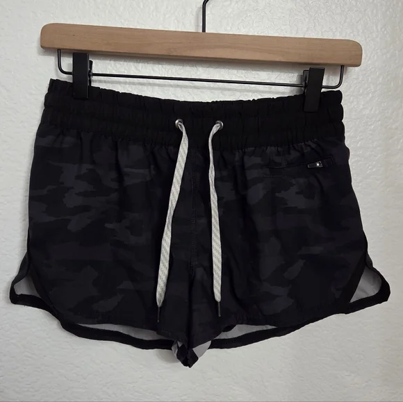 Vuori Clementine Shorts Women's Size Small - Picture 1 of 7